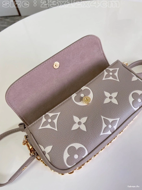 on Ivy-23.5*12*4.3cm LOUIS Chain Wallet VUITTON 0212